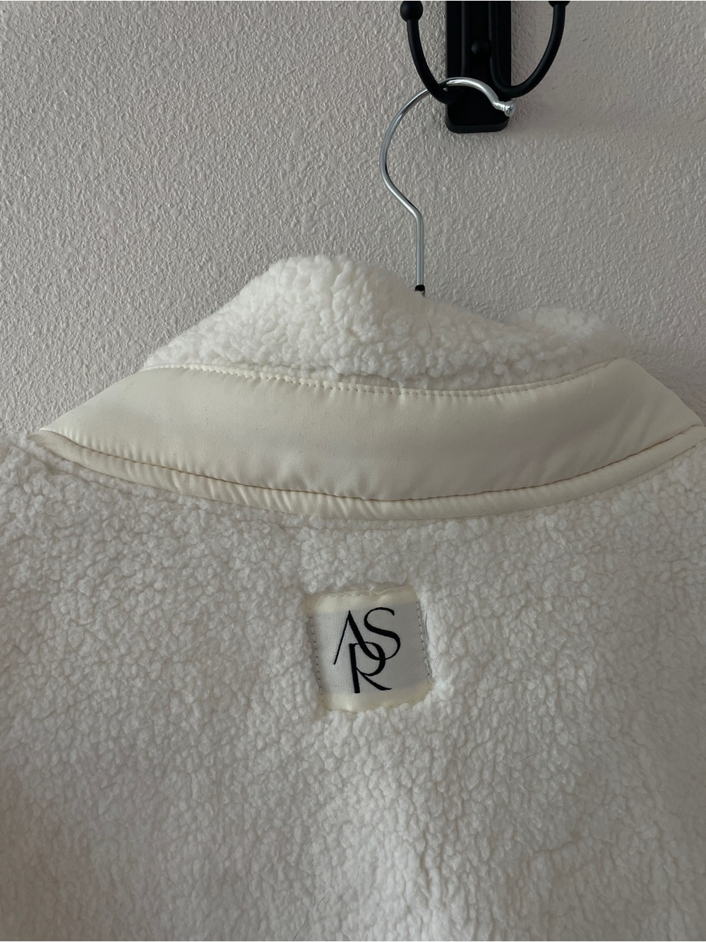 Alter’d State Cream Fleece Snap-Front Vest - Picture 5 of 7